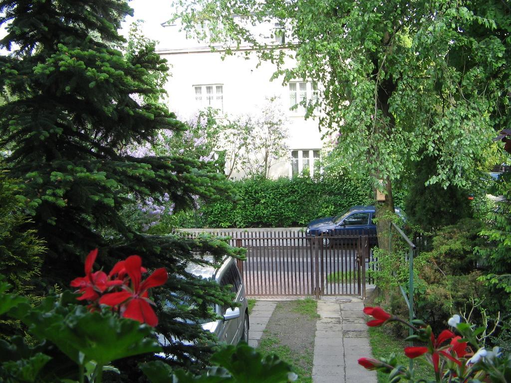 Animrumru Warschau Exterior foto